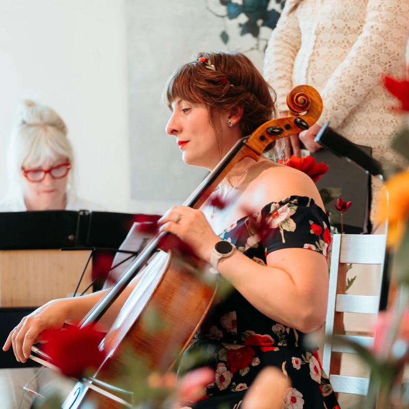Petronella Torin – blomsterkonsert, kvadratisk bild