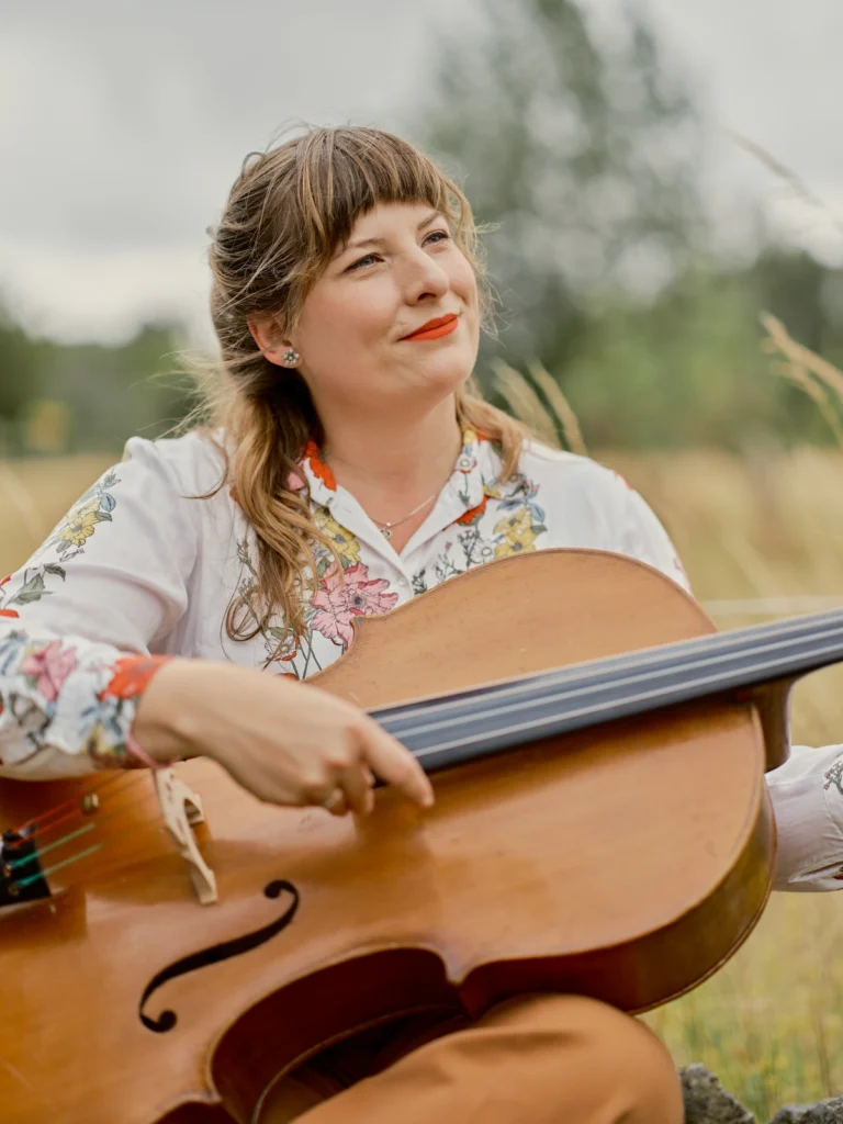 Petronella Torin spelar på kammarmusikkonsert